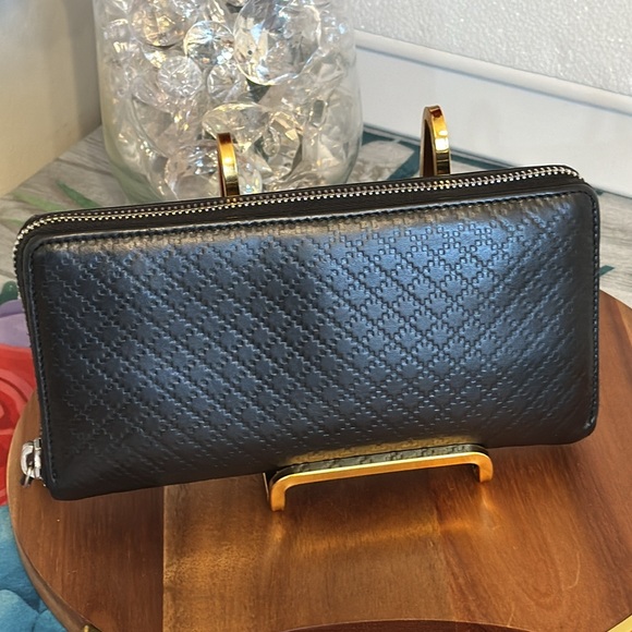 Authentic Gucci GG logo black on black - Picture 11 of 15